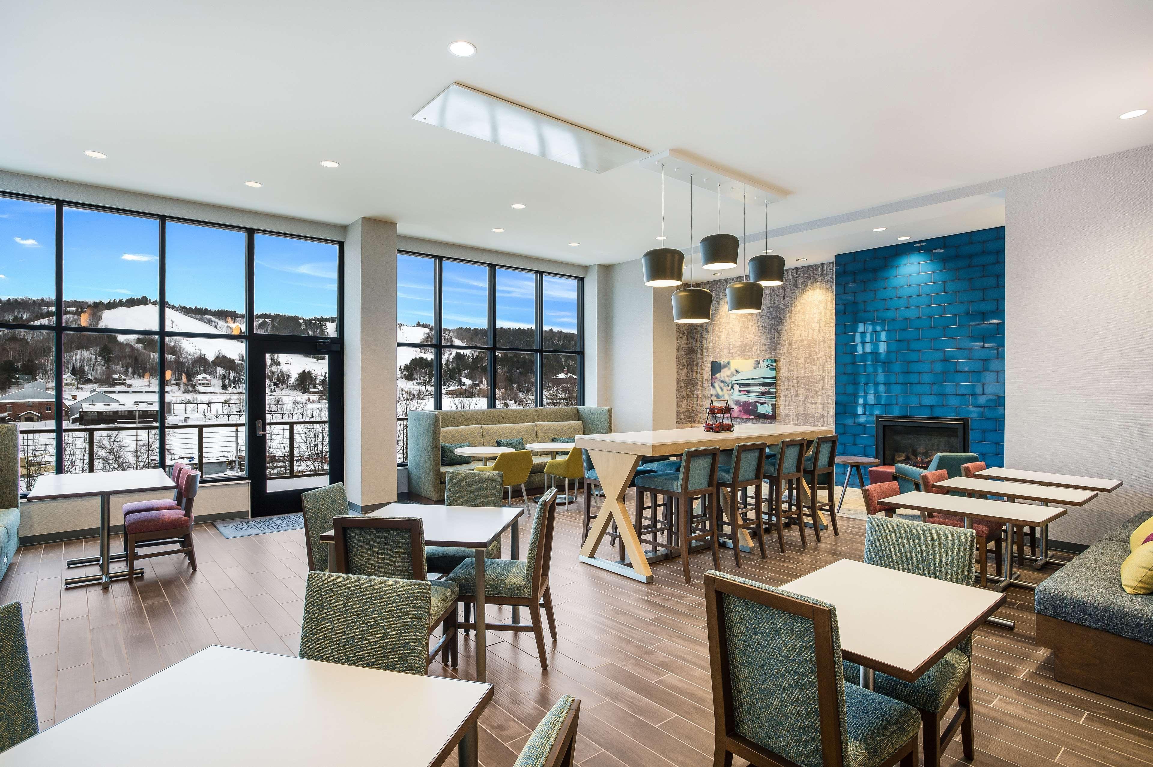 Hampton Inn & Suites Houghton Exterior photo