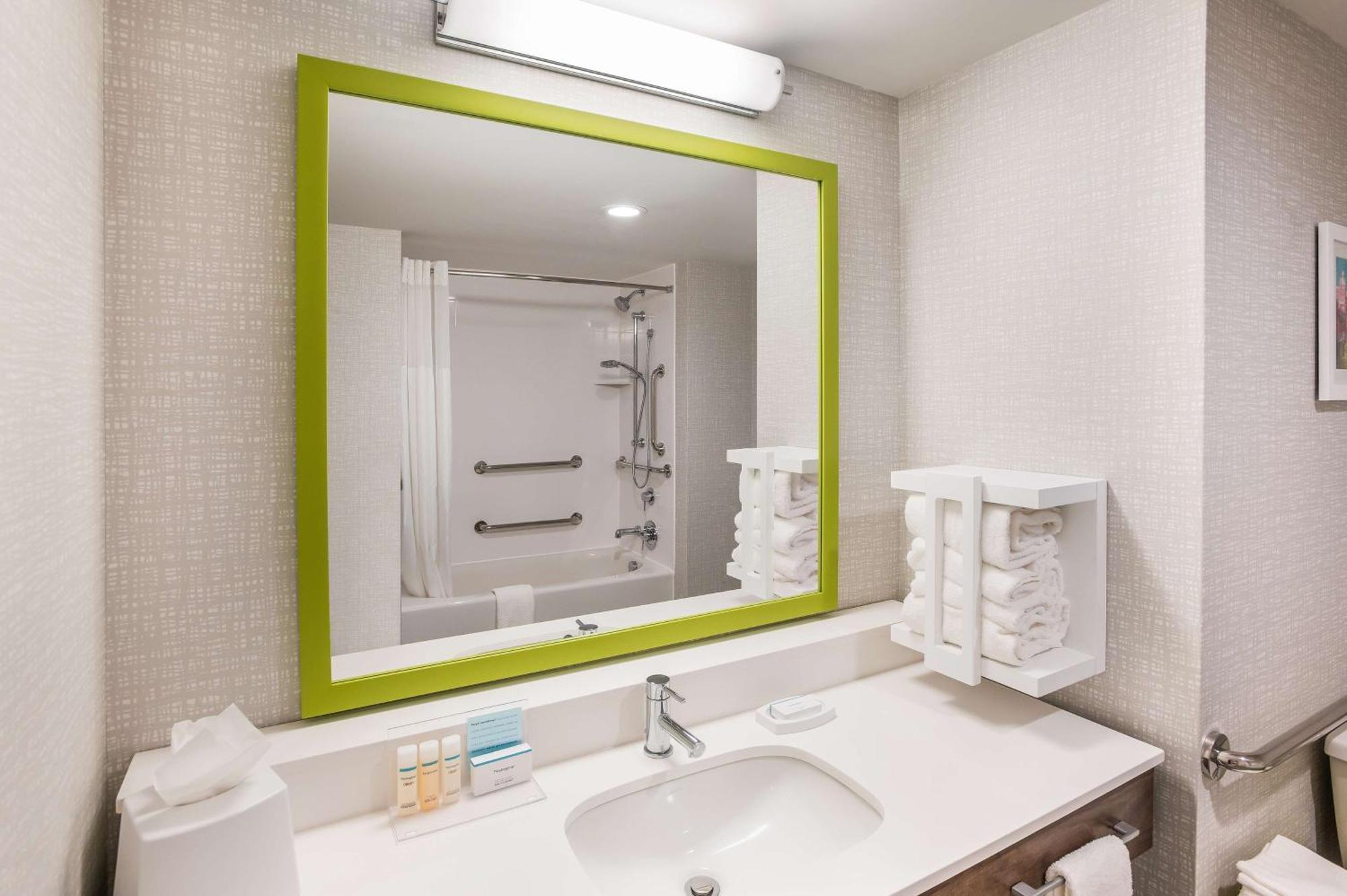 Hampton Inn & Suites Houghton Exterior photo