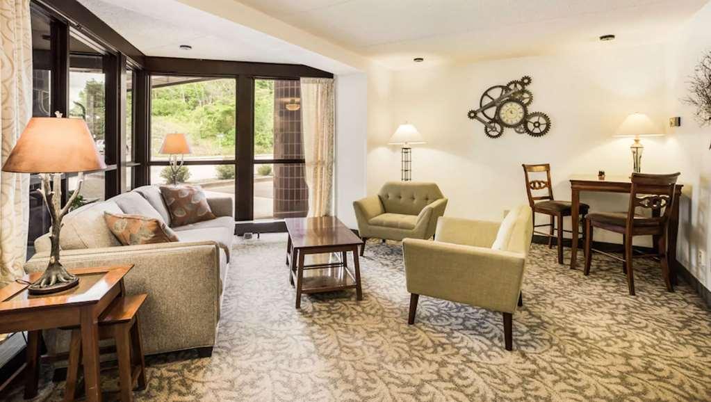 Hampton Inn & Suites Houghton Interior photo