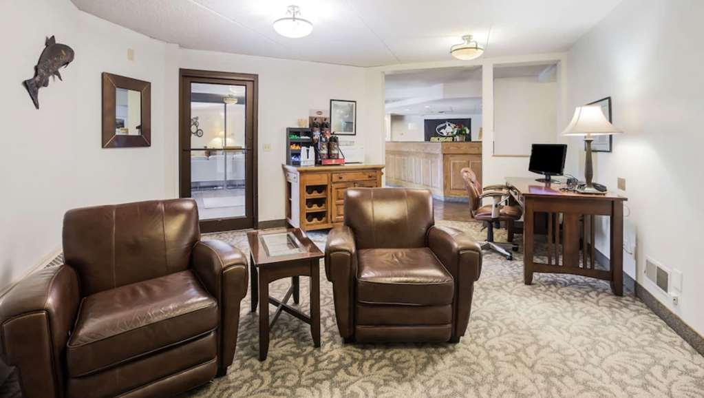 Hampton Inn & Suites Houghton Interior photo
