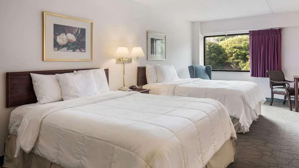Hampton Inn & Suites Houghton Room photo